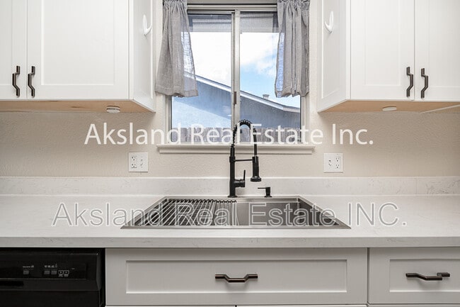 Building Photo - 354 Blossom Dr