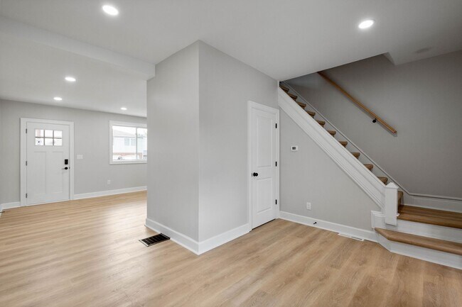 Building Photo - Stunning 2 bedroom home in Ambridge available July 1!