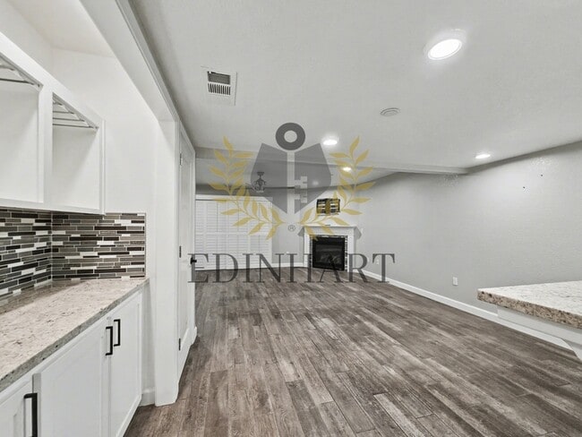 Building Photo - 4885 N Backer Ave