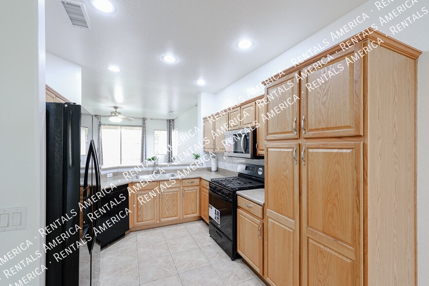 Building Photo - 17321 N 167th Dr