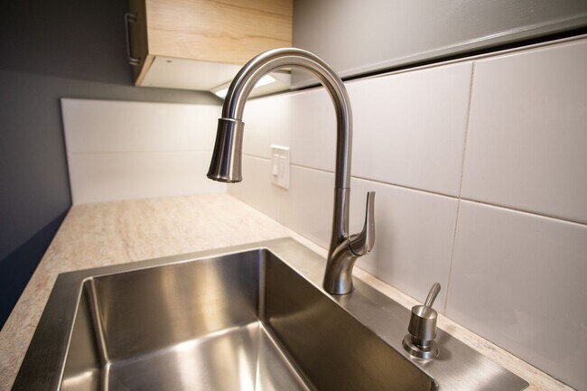 Building Photo - Stunningly Renovated Spacious 2-Bed w/Built-ins, DW, WD, Parking + More!