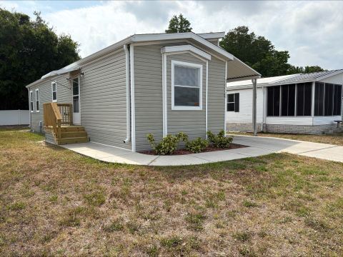 Building Photo - 6100 Madeira Ave