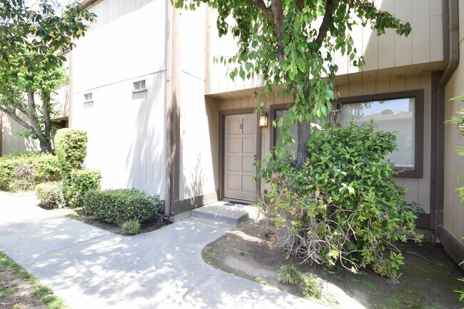 Building Photo - New with a View: This Property is just right for You!