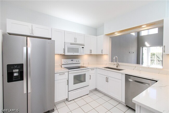 Building Photo - 135 Lady Palm Dr