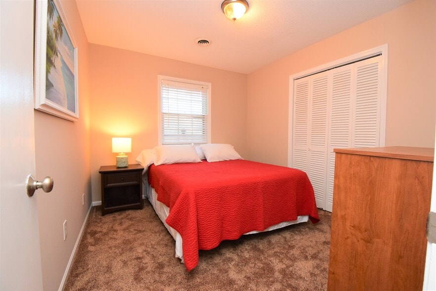 Building Photo - 617 Plymouth Dr