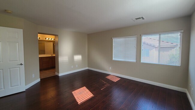 Building Photo - 3 Bedroom home located near Mountains Edge.