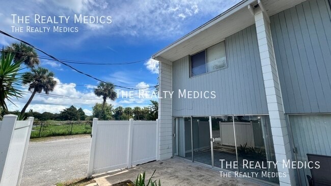 Building Photo - 1010 N Fiske Blvd