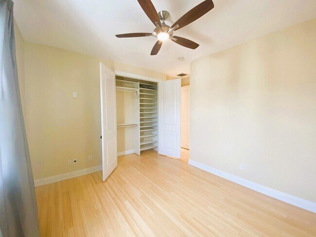 Building Photo - 50 Via Poinciana Ln