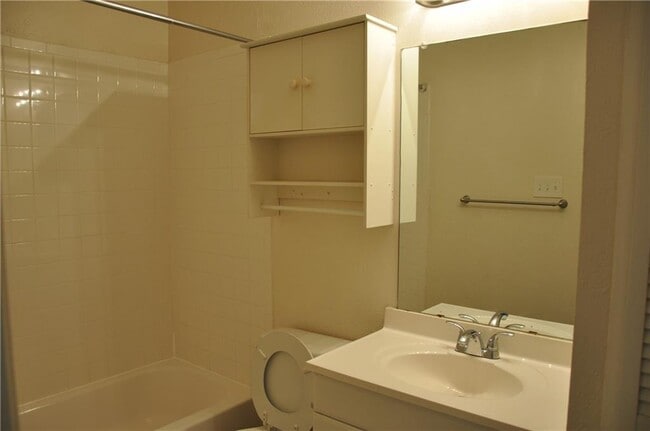 Building Photo - 1006 Canterfield Ln