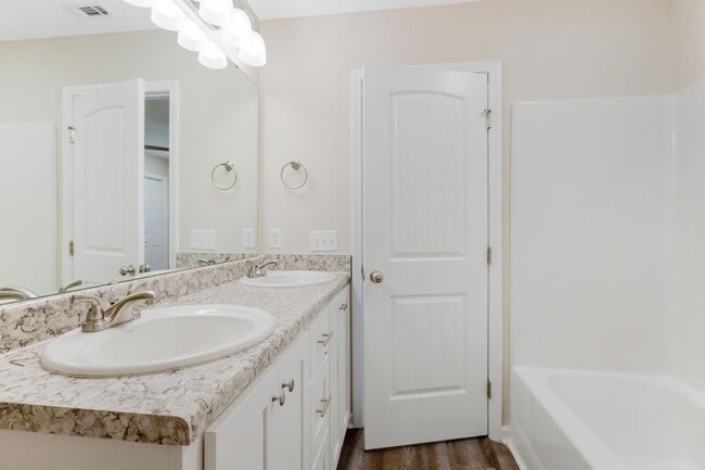 Building Photo - 3bd 2ba HOME FOR RENT!