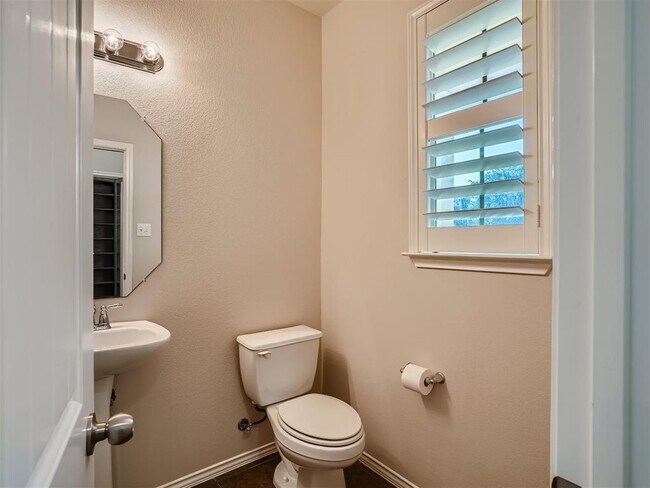 Building Photo - 819 Palo Duro Dr