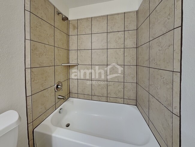 Building Photo - 232 Country Crossing Cir