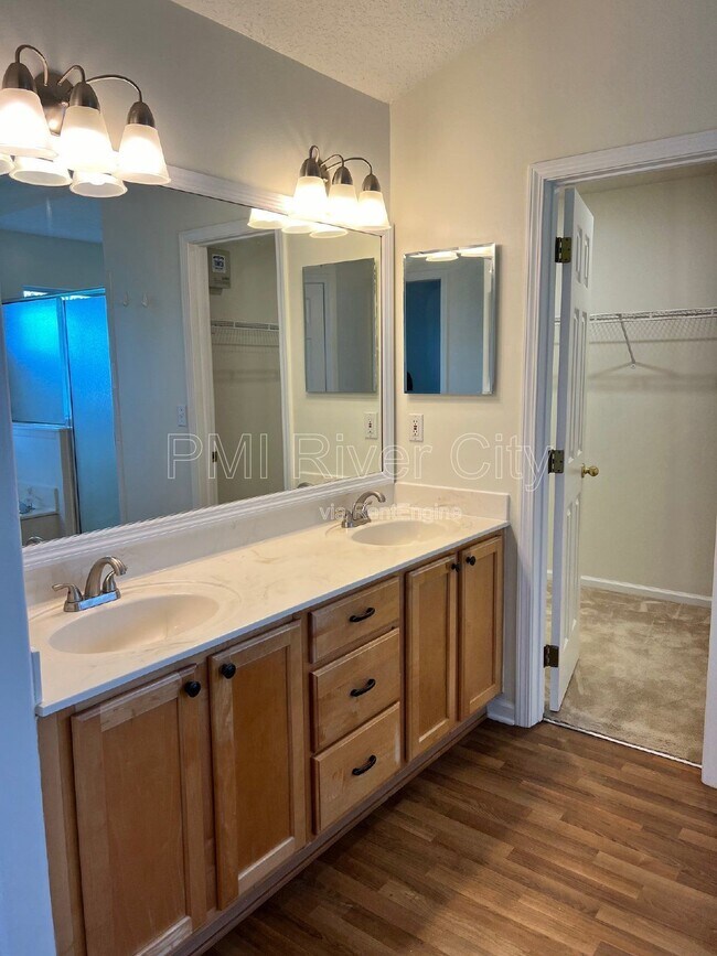 Building Photo - 2480 Ridge Will Dr