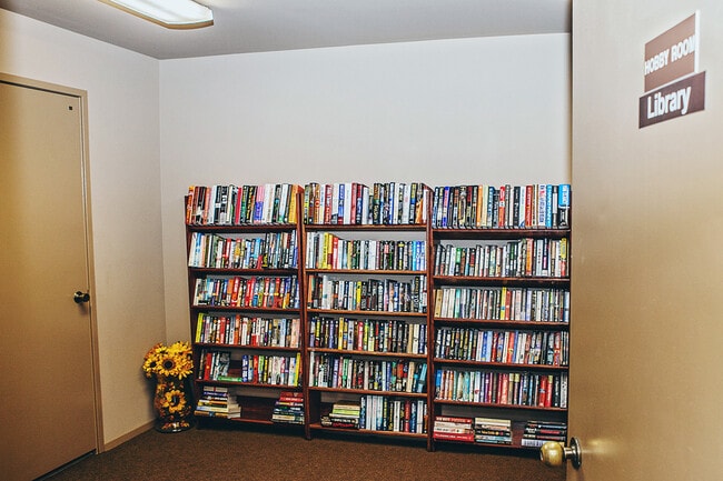 Building Photo - 301 N 1st St