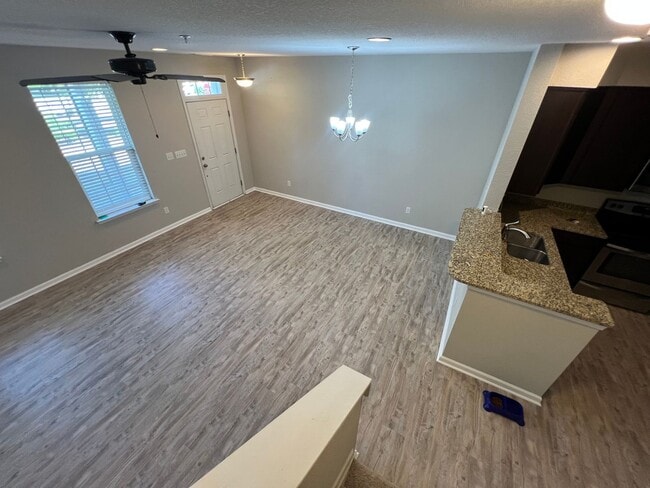 Building Photo - Welcome home - Trilevel H20 Townhome!