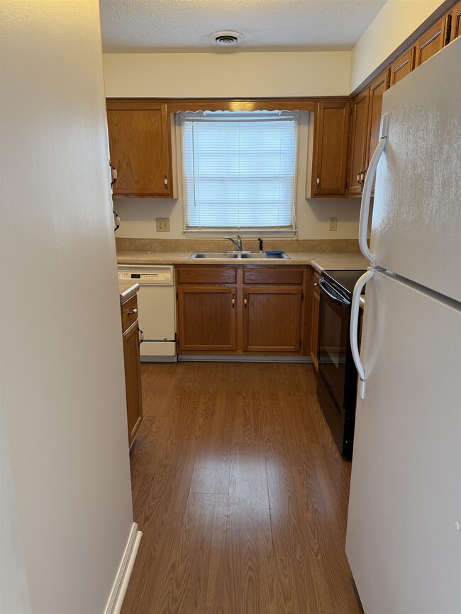 Building Photo - 830 44th Ave N