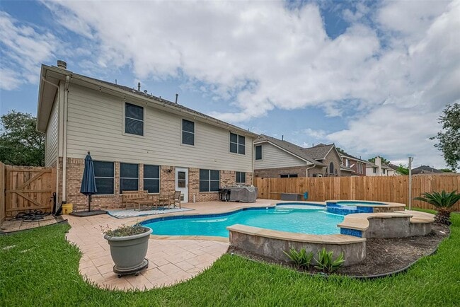 Building Photo - 13703 Broad Oaks Ln
