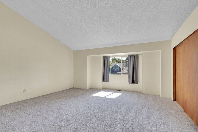 Building Photo - $3,095.00, 4-bed, 2.5-bath located in West...