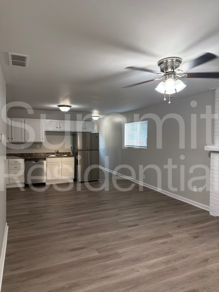 Building Photo - 4713 Walnut Grove Ave