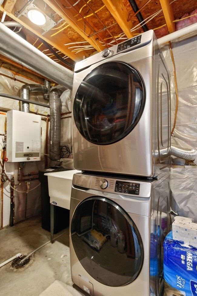 Building Photo - Pet-Friendly 3BR, 1/3.4 Home in Apple Vall...
