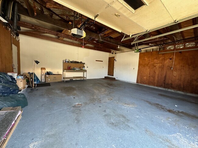 Building Photo - Spacious 2BR \2.5BA With Pool !