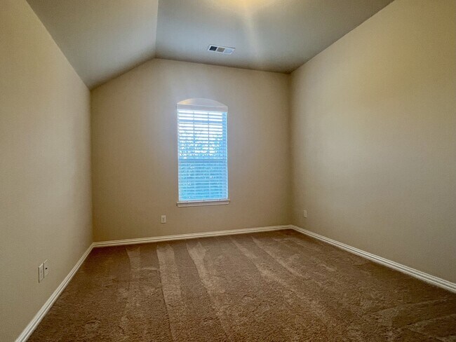 Building Photo - 2104 Indigo Dr