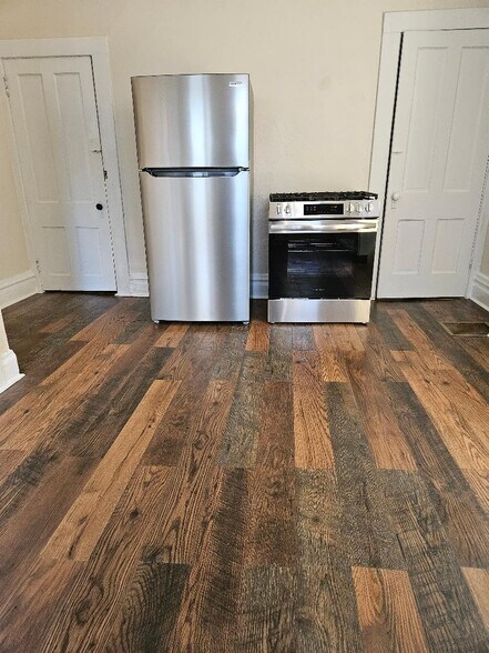 kitchen - 120 W 5th Ave