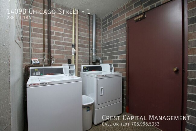 Building Photo - 1407B E Chicago St-5