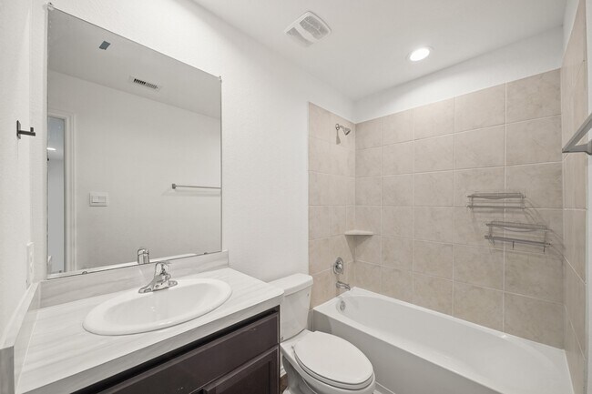 Building Photo - 2406 Silver Pr Ln