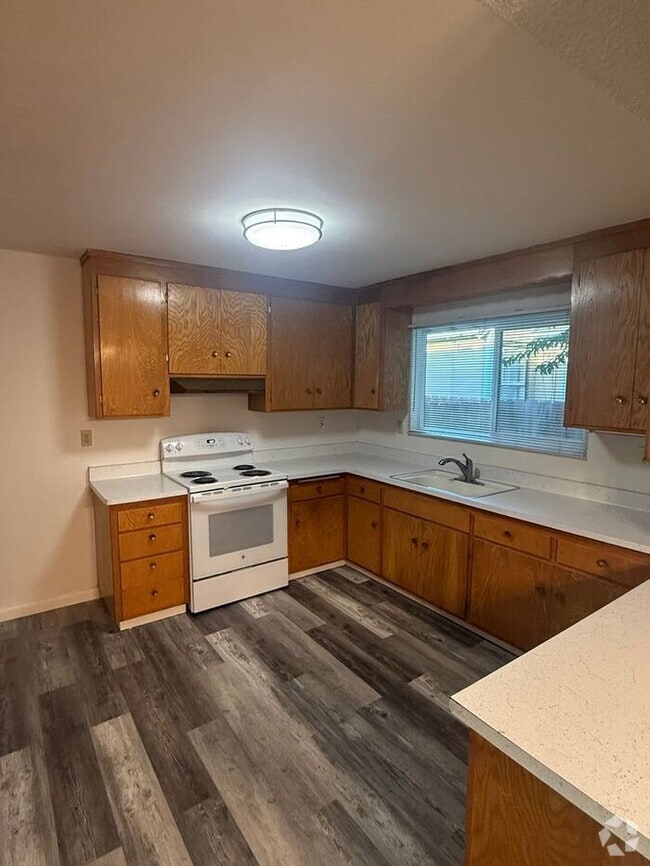 Building Photo - MOVE IN SPECIAL $500 OFF FIRST MONTH RENT ...