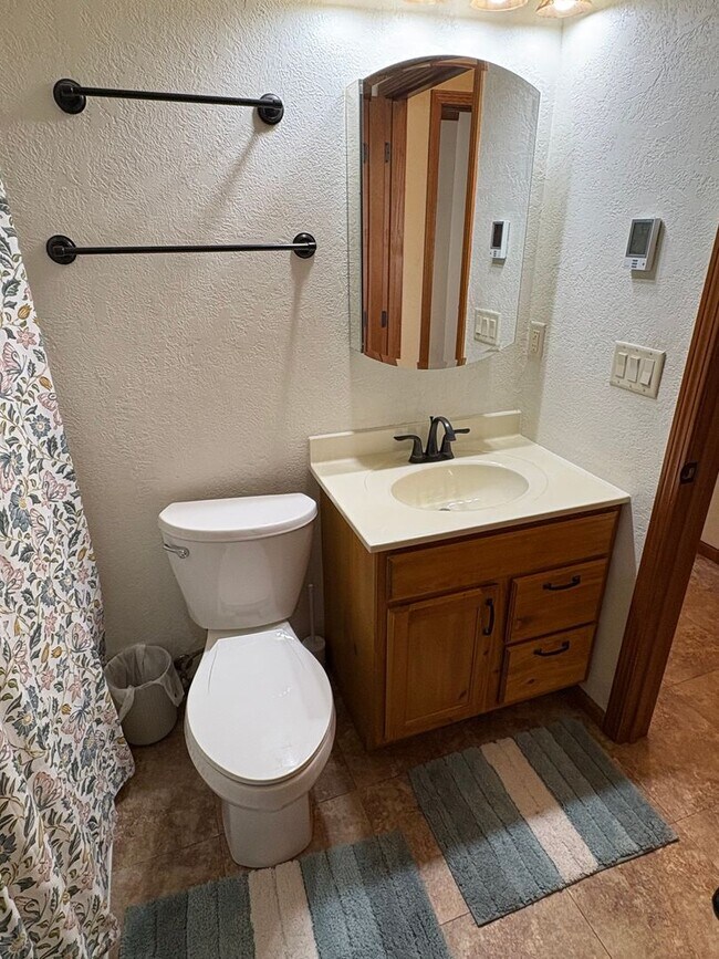 Building Photo - 1810 4th Ave NW