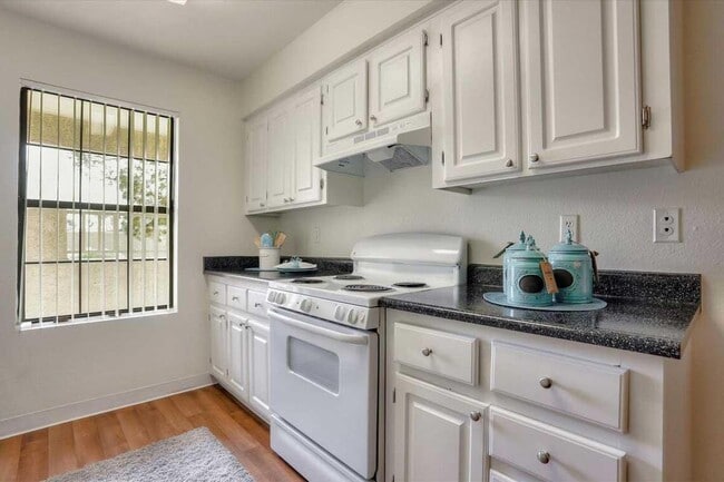 Primary Photo - Sterling Sahara Apartments
