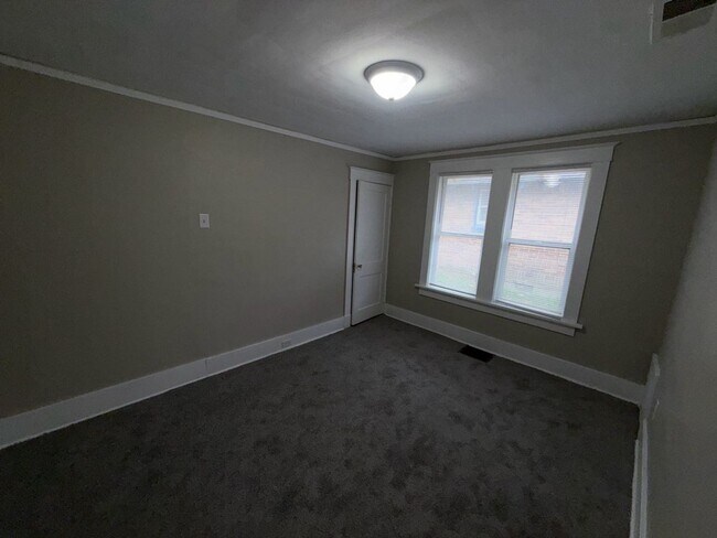 Building Photo - Cozy 2-Bed, 1-Bath Home with Great Location