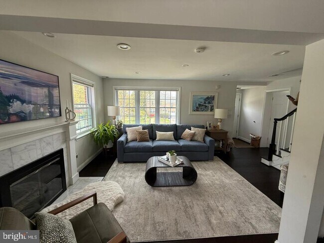 Building Photo - 9006 Linton St