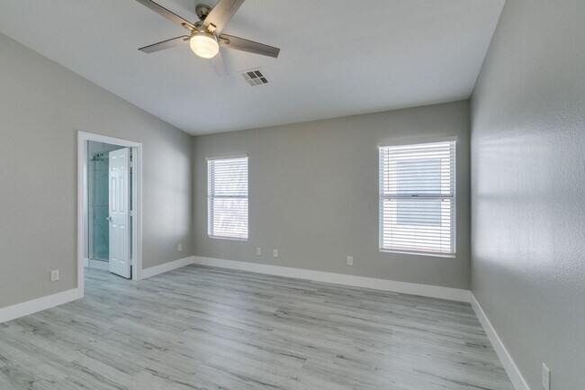 Building Photo - Completely upgraded 3 bedroom home in Macd...