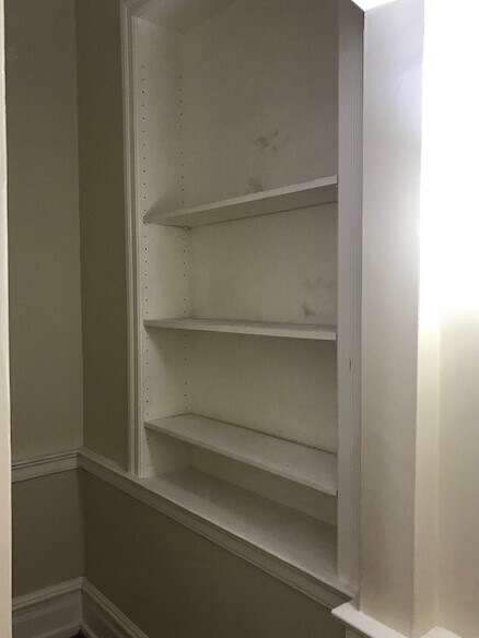 Built In Book Cases - 457 N Potomac St