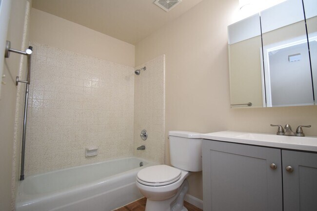 Building Photo - Bright 3 Bed in North Salt Lake – Near Parks, Trails, Shopping & Dining!!