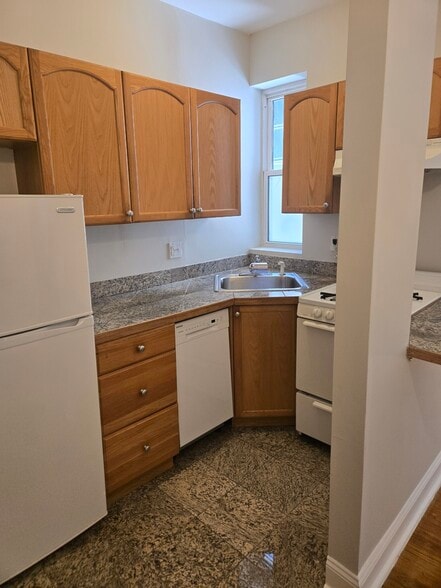 Building Photo - 1121 Commonwealth Ave