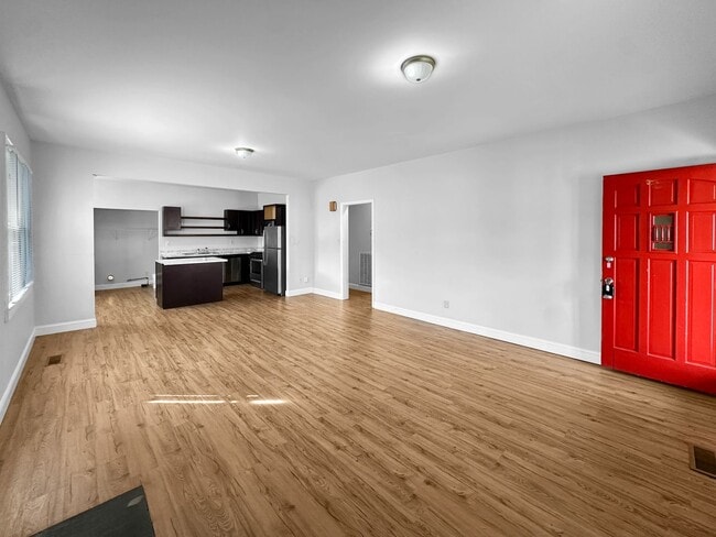 Building Photo - 3 bedroom/2 bath home!