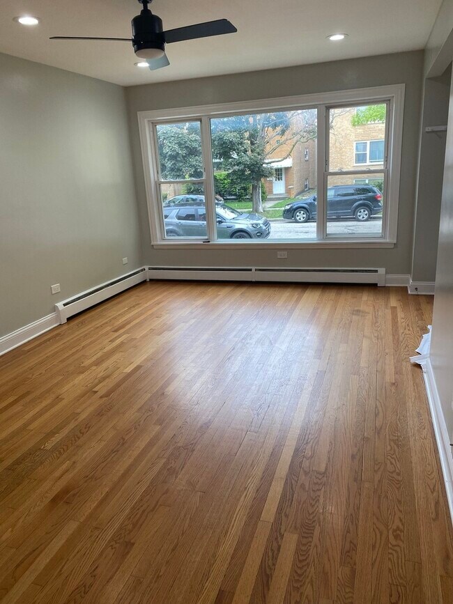 Building Photo - 5530 N Mango Ave