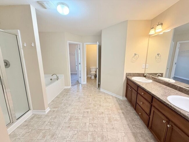 Building Photo - 5994 Autumn Pines Cir