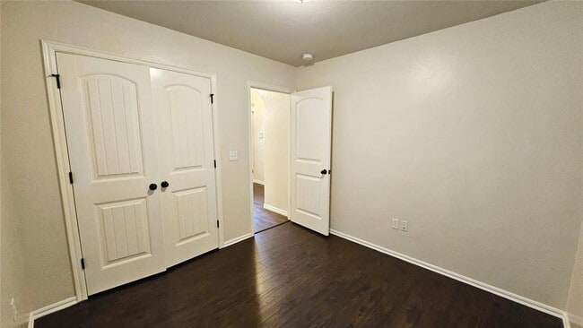 Building Photo - 811 Dogwood Ct