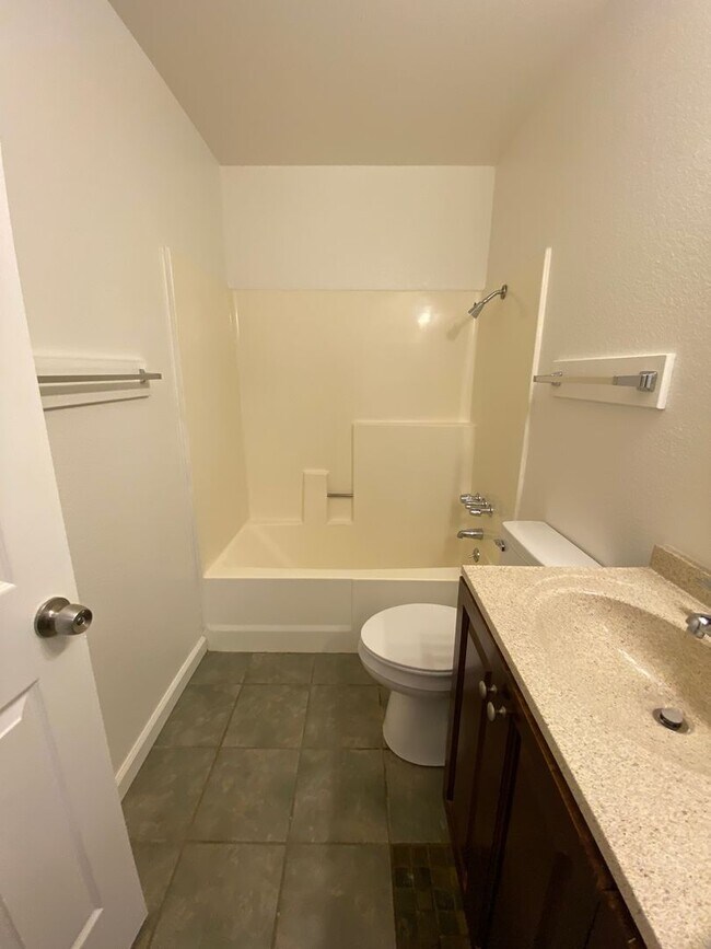 Building Photo - 4th of July MOVE IN SPECIAL! $500.00 off your first month's rent if you move in by July 4th!