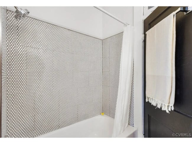 Building Photo - 3 Bed 2 Bathroom for Rent