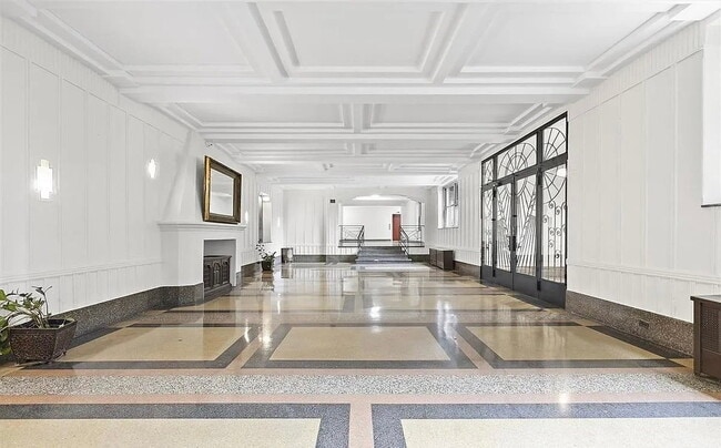 Building Photo - The bright and well proportioned living ro...