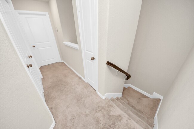Building Photo - 1635 Ryon Falls Dr