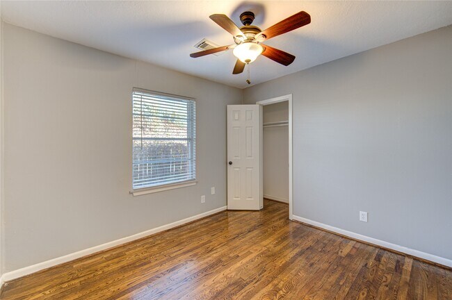 Building Photo - 2714 Southmore Ave