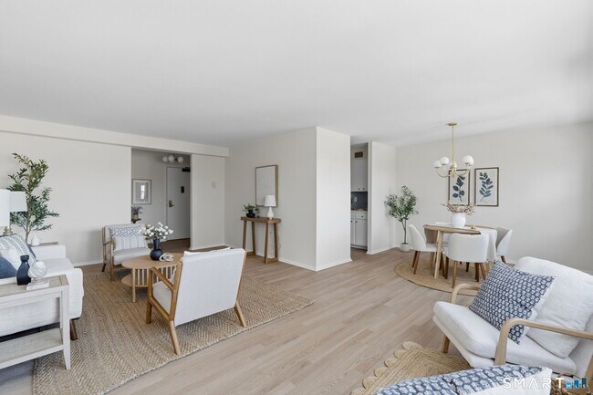 Building Photo - 887 Farmington Ave