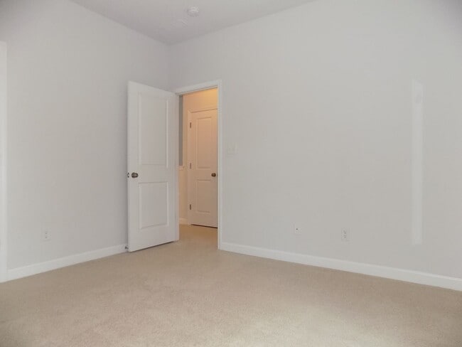Building Photo - 121 Wineberry Wy