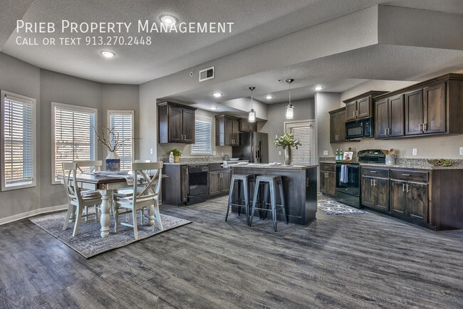 Building Photo - 12321 S Chelsea-101